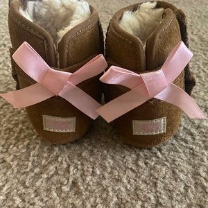 Infant Ugg Bow Boots size 2/3